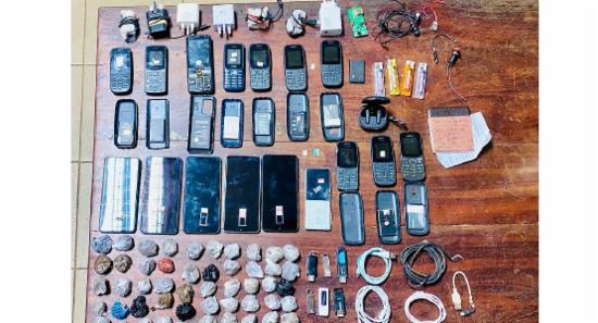 මහින්දානන්ද,දුමින්ද සිල්වා සිටි වාට්ටුවෙන් හමුවූදේ